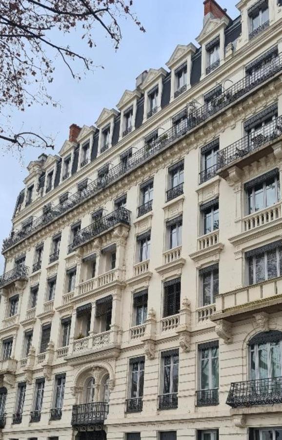 PORTE DU VIEUX LYON, vue sur la saône Lião Exterior foto