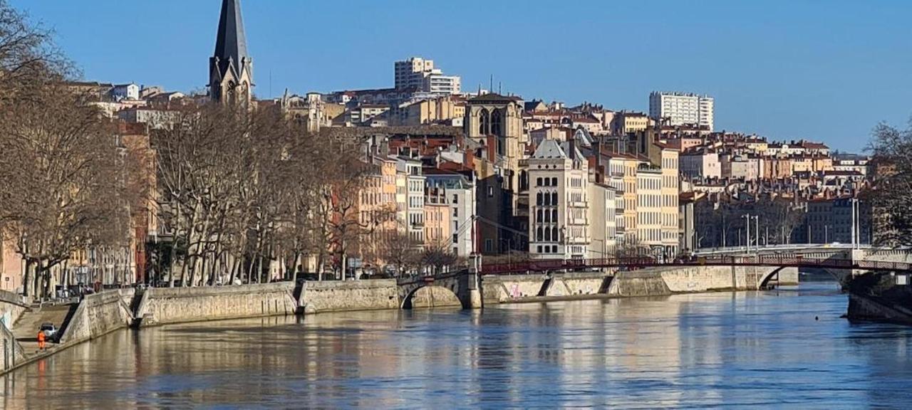 PORTE DU VIEUX LYON, vue sur la saône Lião Exterior foto