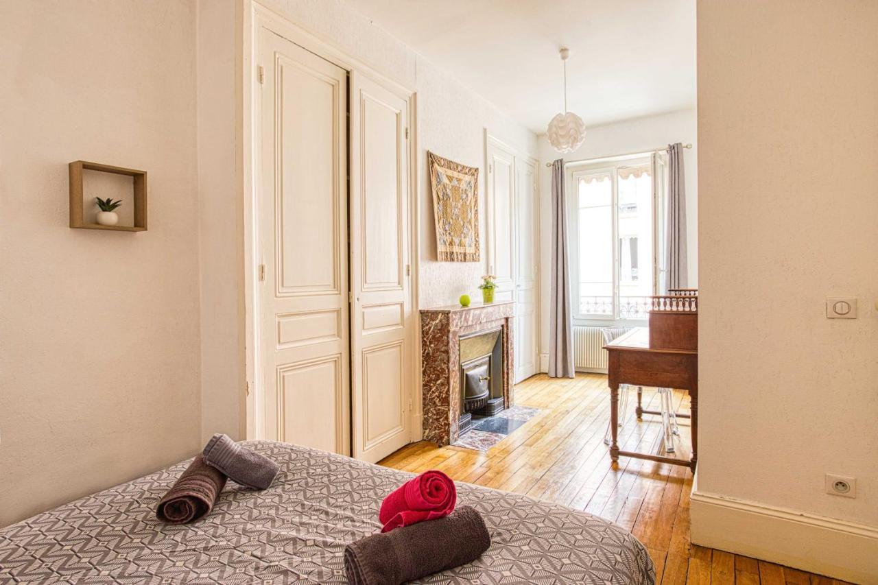 PORTE DU VIEUX LYON, vue sur la saône Lião Exterior foto